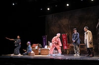 こまつ座 第157回公演「国語事件殺人辞典」より。