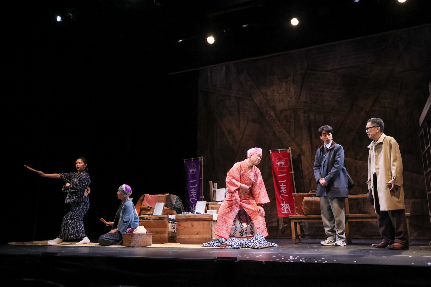 こまつ座 第157回公演「国語事件殺人辞典」より。