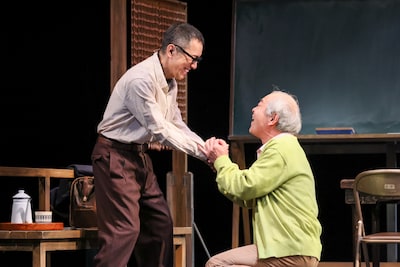 こまつ座 第157回公演「国語事件殺人辞典」より。