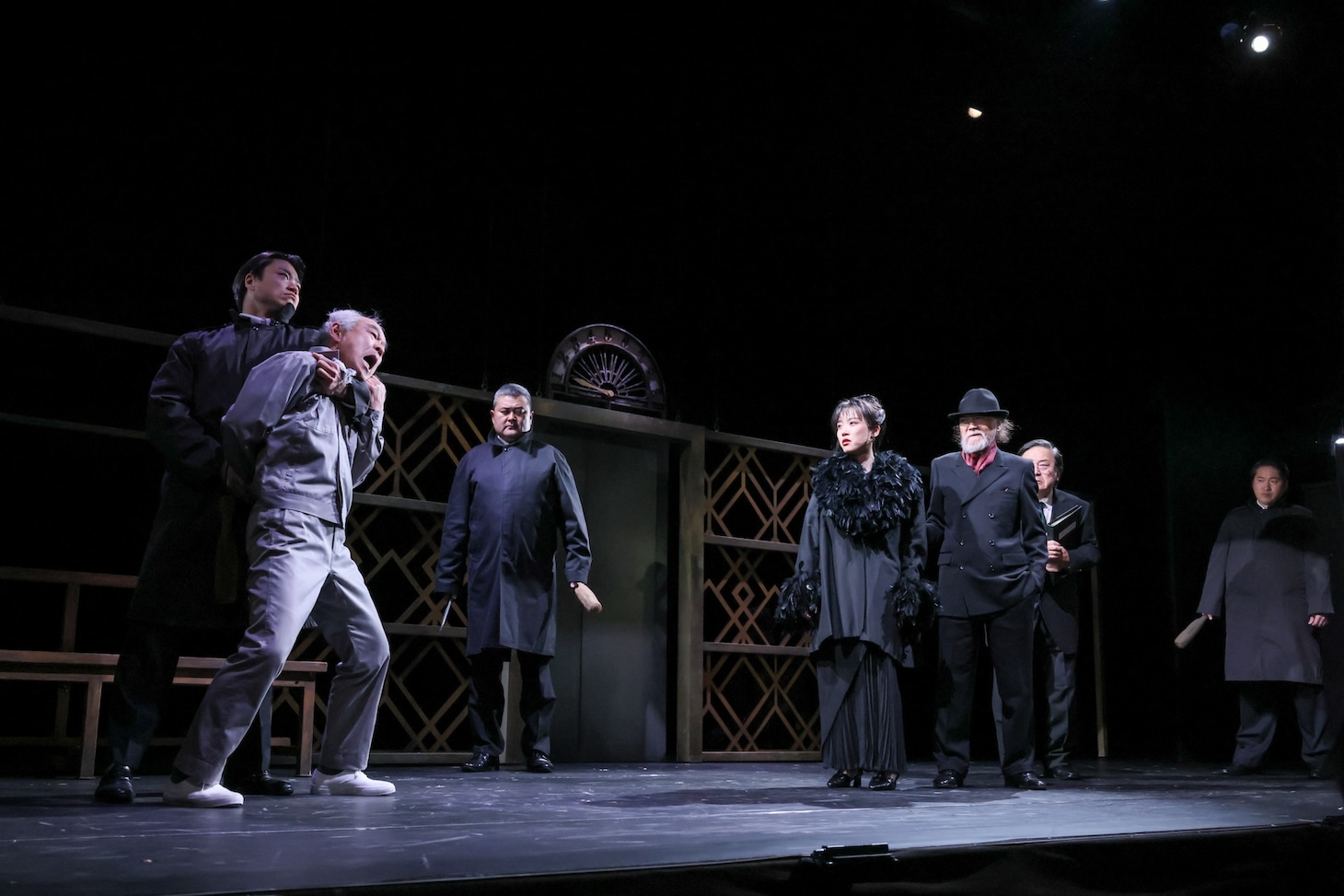 こまつ座 第157回公演「国語事件殺人辞典」より。