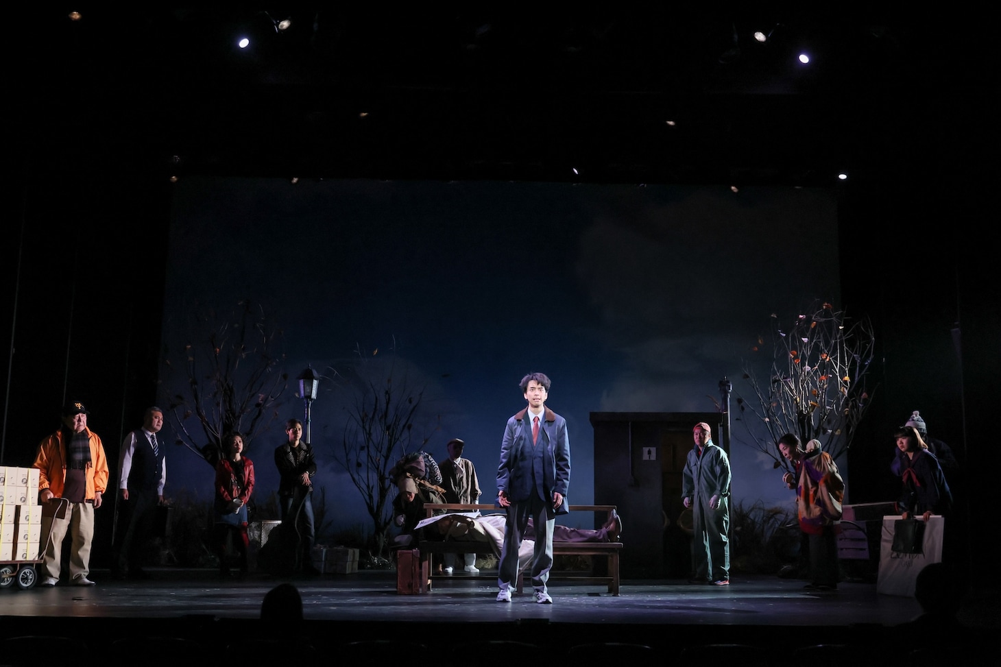 こまつ座 第157回公演「国語事件殺人辞典」より。