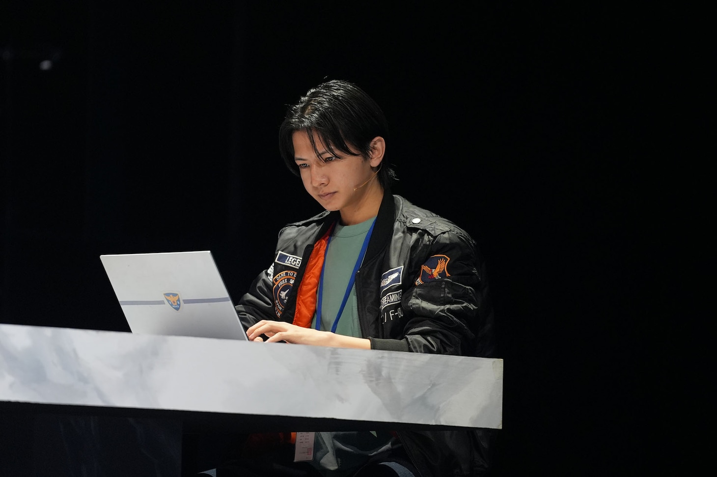 舞台「悪の花」より。©舞台『悪の花』2026／撮影：Ayano Tomozawa