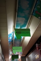 モトコー内にはTシャツにMOTOKOLOGYのロゴがデザインされた装飾も。