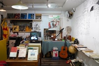 KOBE MEMBERSとして参加している、アートディレクター・高見澤清隆がディレクションする「MODERN BLUE 現代の憂鬱」のブース。