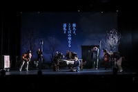 こまつ座 第157回公演「国語事件殺人辞典」より。（撮影：宮川舞子）