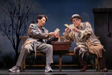 筧利夫が国語学者・花見万太郎役演じる、こまつ座「国語事件殺人辞典」東京で開幕