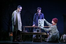 筧利夫が国語学者・花見万太郎役演じる、こまつ座「国語事件殺人辞典」東京で開幕