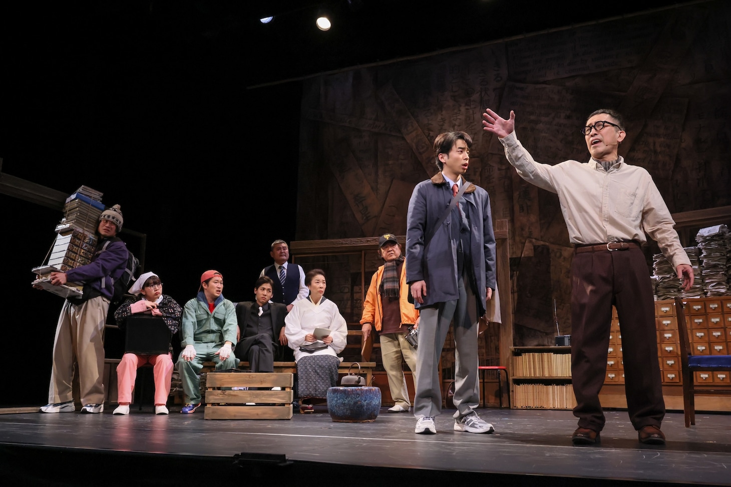 こまつ座 第157回公演「国語事件殺人辞典」より。（撮影：宮川舞子）