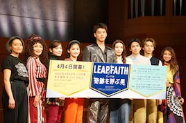 竹内涼真「歴史に残るミュージカルに」、礼拝堂でエネルギッシュな歌声響かせる「奇跡を呼ぶ男」