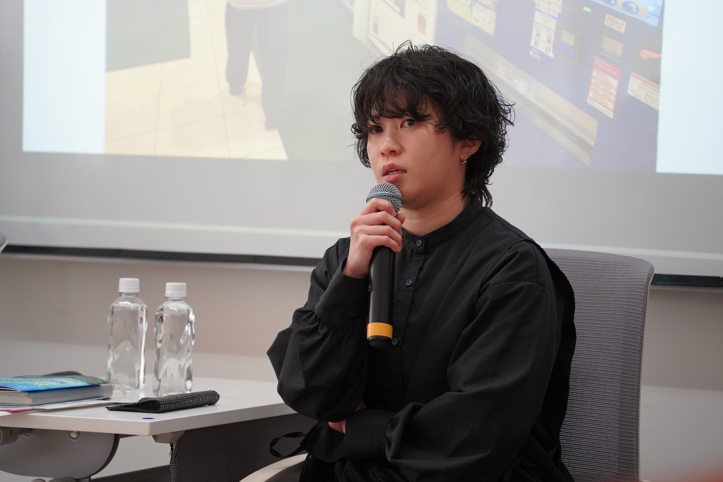 「SHIZUOKAせかい演劇祭 2026」プレス懇談会より。下島礼紗。