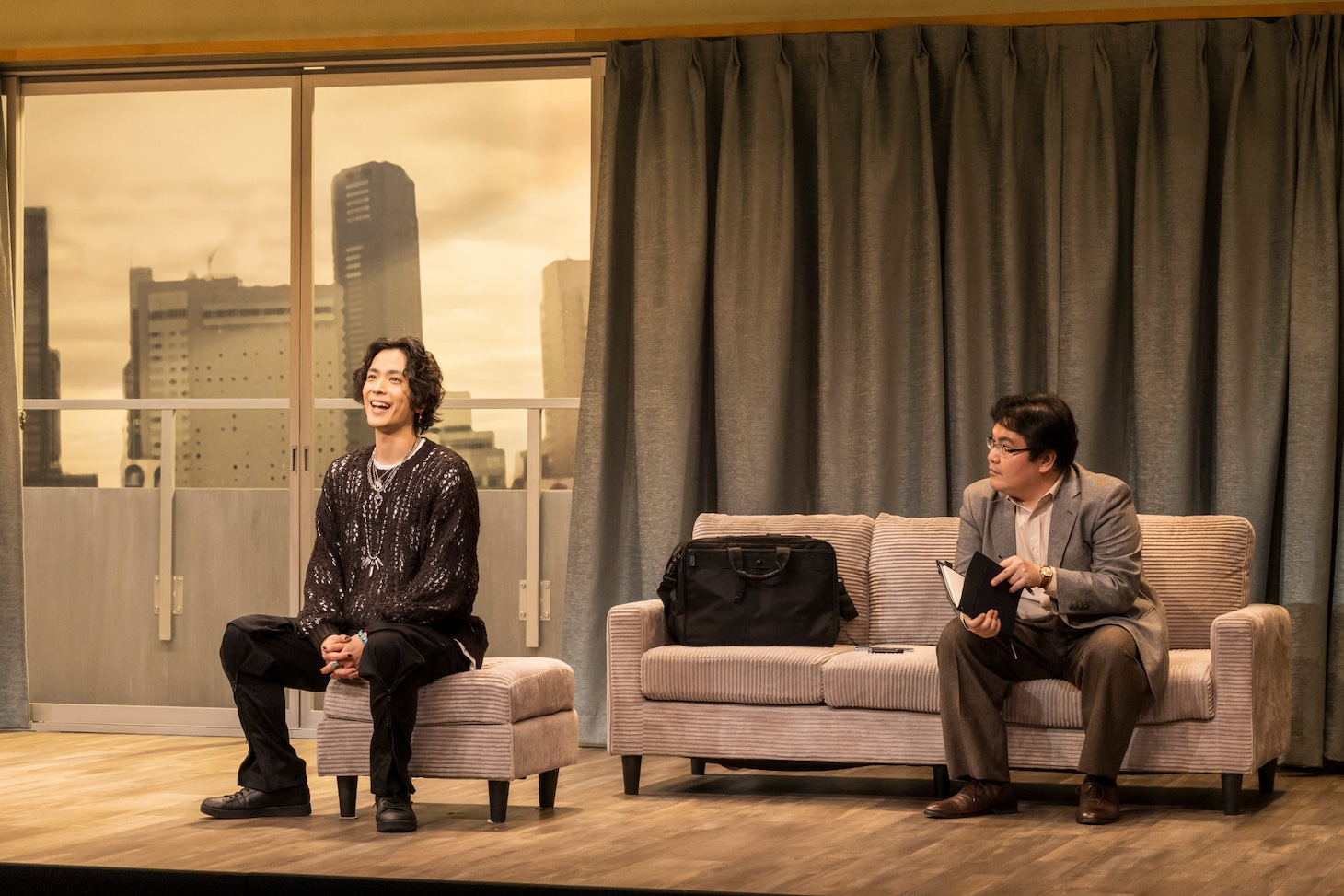 PARCO PRODUCE 2026「ジン・ロック・ライム」より。（撮影：岡千里）