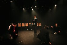 柿喰う客 新人卒業公演「青春部隊」より。（撮影：川尻祐也）