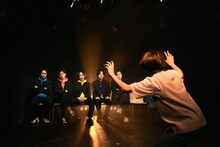 柿喰う客 新人卒業公演「青春部隊」より。（撮影：川尻祐也）