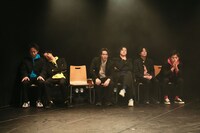 柿喰う客 新人卒業公演「青春部隊」より。（撮影：川尻祐也）