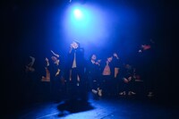 柿喰う客 新人卒業公演「青春部隊」より。（撮影：川尻祐也）