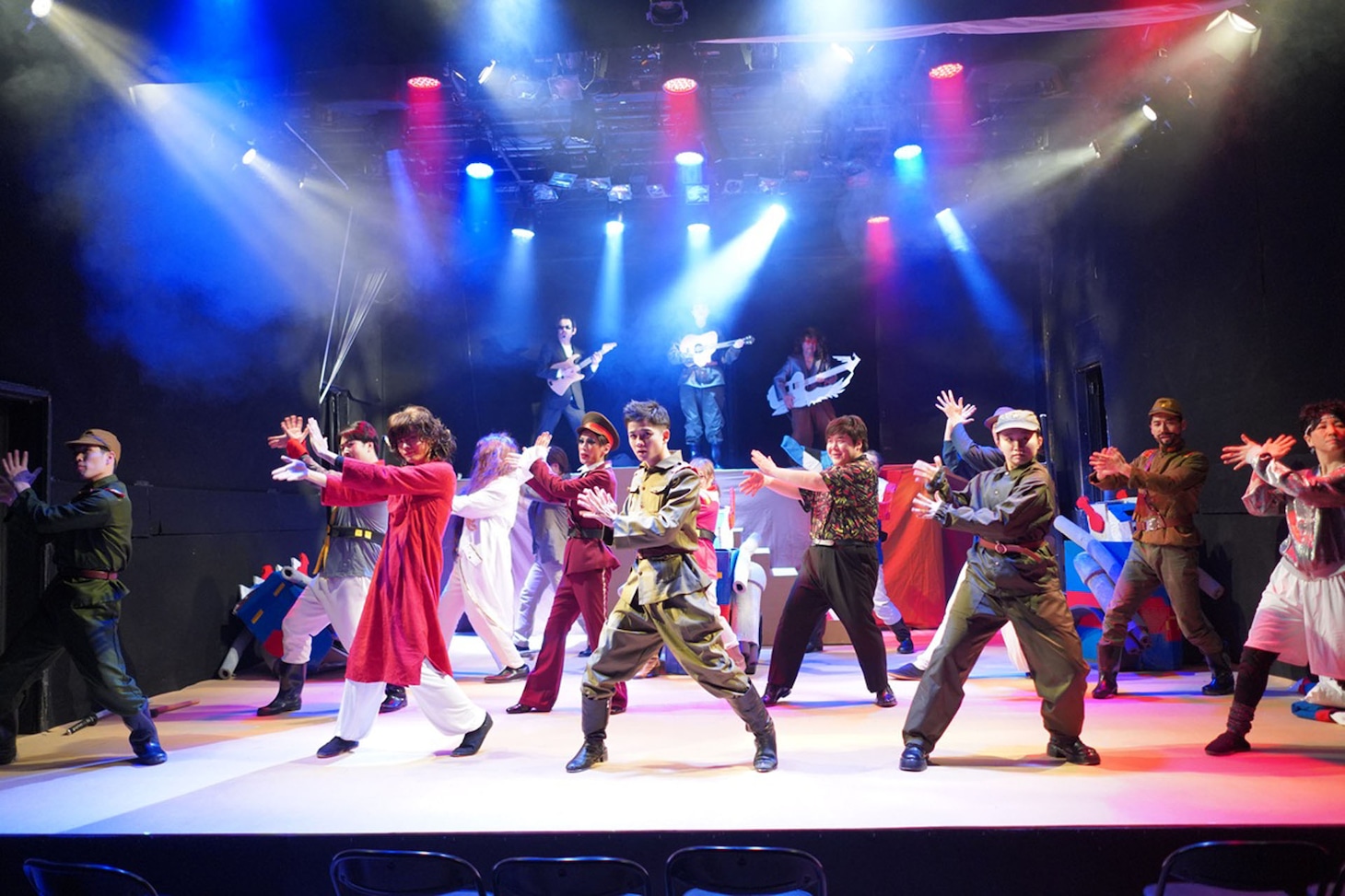 劇団東京ミルクホール第28回本公演 J.K.Goodman さよなら特別興行「虹色のトロツキー 建国大学篇」より。