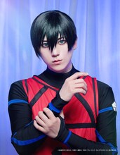 草地稜之扮する糸師凛。