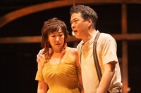 吉住モータース presents「欲望という名の電車」より。（撮影：引地信彦）