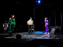 瀬戸山美咲「いまの私たちの姿そのもの」木下晴香らが紡ぐ音楽劇「コーカサスの白墨の輪」開幕