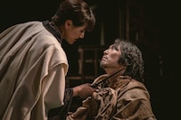 ロームシアター京都×京都芸術センター U35 創造支援プログラム “KIPPU” トレモロ 第5回本公演「コリオレーナス」より。（撮影：井上嘉和）