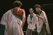 ロームシアター京都×京都芸術センター U35 創造支援プログラム “KIPPU” トレモロ 第5回本公演「コリオレーナス」より。（撮影：井上嘉和）