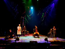 瀬戸山美咲「いまの私たちの姿そのもの」木下晴香らが紡ぐ音楽劇「コーカサスの白墨の輪」開幕