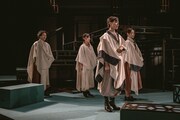 ロームシアター京都×京都芸術センター U35 創造支援プログラム “KIPPU” トレモロ 第5回本公演「コリオレーナス」より。（撮影：井上嘉和）