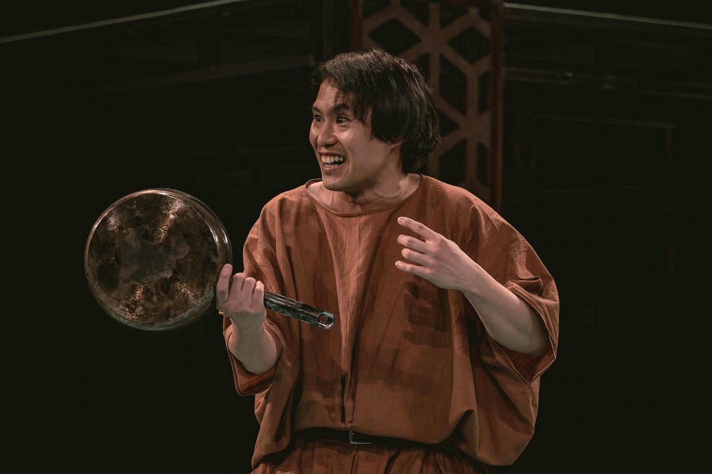 ロームシアター京都×京都芸術センター U35 創造支援プログラム “KIPPU” トレモロ 第5回本公演「コリオレーナス」より。（撮影：井上嘉和）