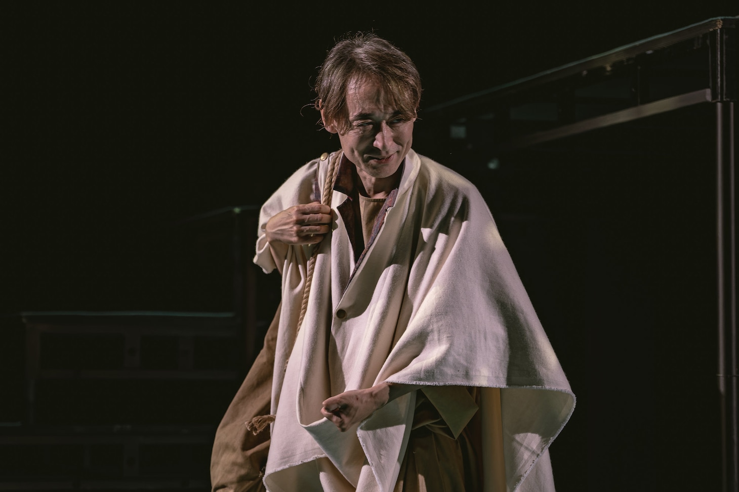 ロームシアター京都×京都芸術センター U35 創造支援プログラム “KIPPU” トレモロ 第5回本公演「コリオレーナス」より。（撮影：井上嘉和）