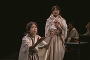 ロームシアター京都×京都芸術センター U35 創造支援プログラム “KIPPU” トレモロ 第5回本公演「コリオレーナス」より。（撮影：井上嘉和）