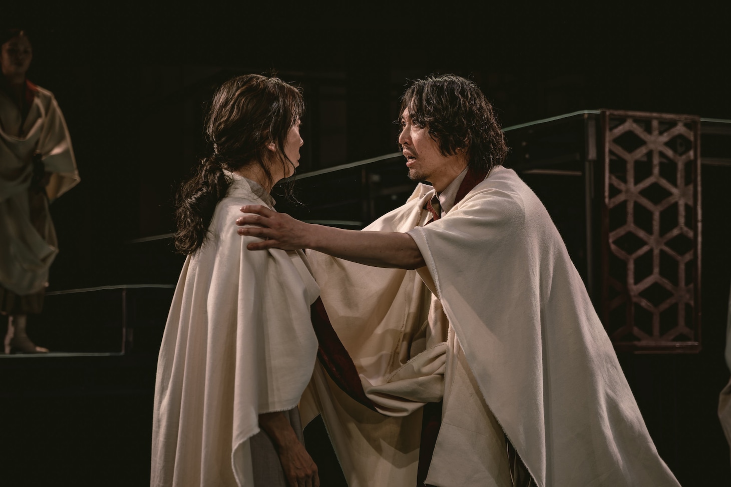 ロームシアター京都×京都芸術センター U35 創造支援プログラム “KIPPU” トレモロ 第5回本公演「コリオレーナス」より。（撮影：井上嘉和）