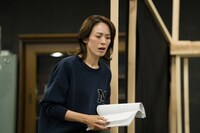 エクストリーム・シチュエーションコメディ（kcal）「汗が目に入っただけ」稽古の様子。（撮影：伊藤智美）