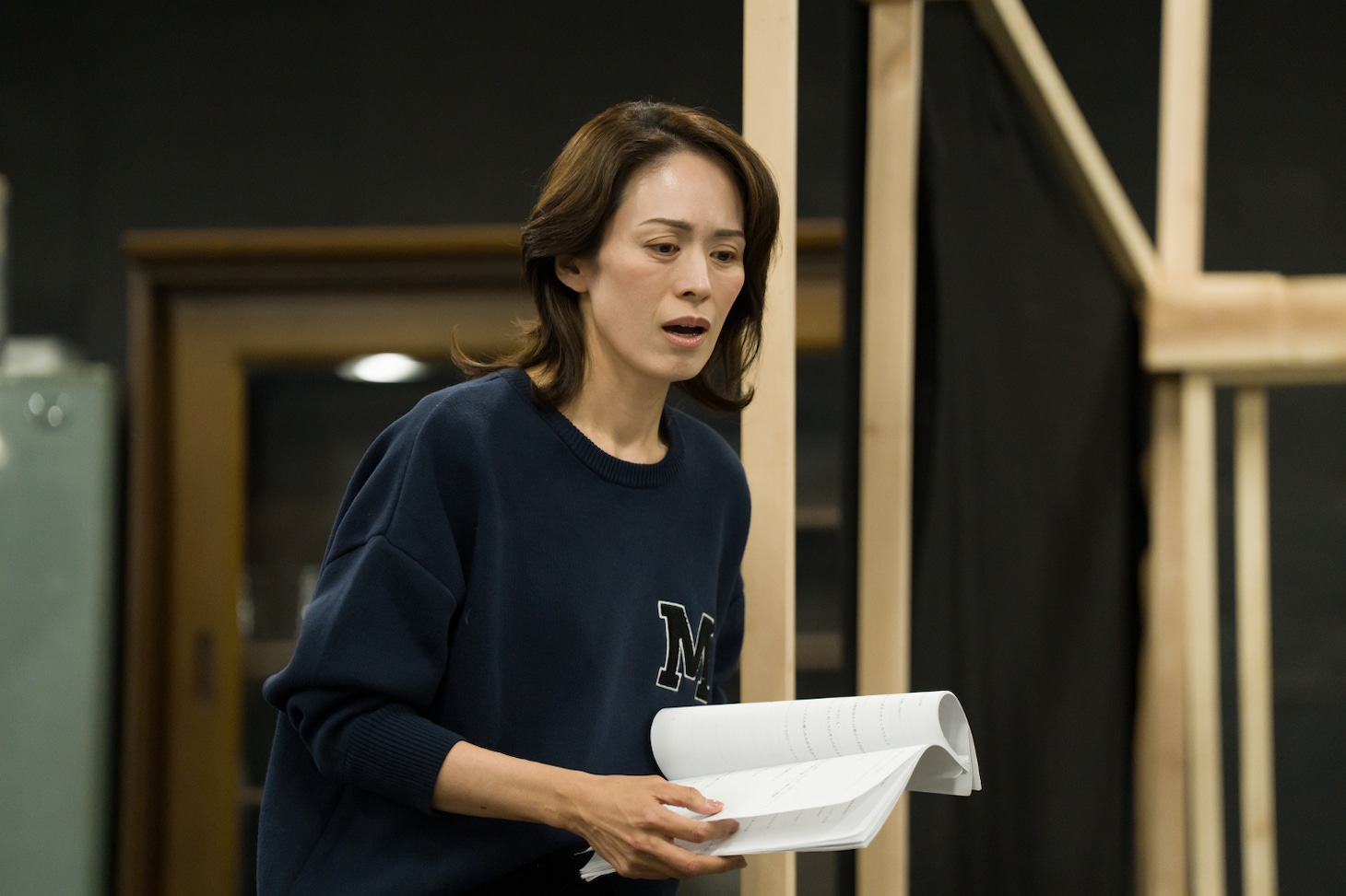 エクストリーム・シチュエーションコメディ（kcal）「汗が目に入っただけ」稽古の様子。（撮影：伊藤智美）