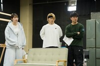 エクストリーム・シチュエーションコメディ（kcal）「汗が目に入っただけ」稽古の様子。（撮影：伊藤智美）