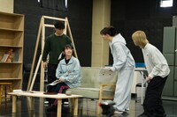 エクストリーム・シチュエーションコメディ（kcal）「汗が目に入っただけ」稽古の様子。（撮影：伊藤智美）