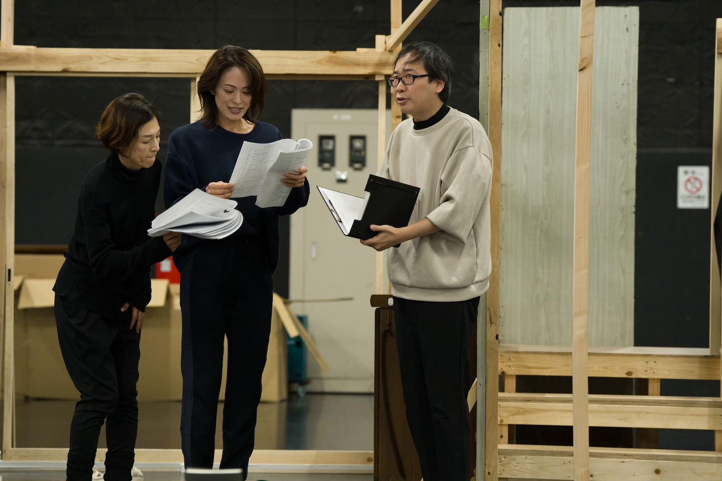 エクストリーム・シチュエーションコメディ（kcal）「汗が目に入っただけ」稽古の様子。（撮影：伊藤智美）