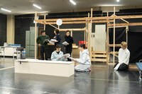 エクストリーム・シチュエーションコメディ（kcal）「汗が目に入っただけ」稽古の様子。（撮影：伊藤智美）