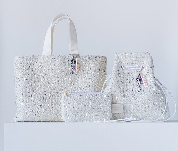 トートバッグ（ホワイト）、巾着バッグ（ホワイト）、フラットポーチ（ホワイト）のビジュアル。