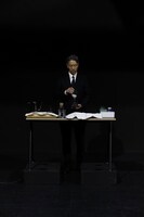 一人の俳優のための五人の演出家による上演 V「この春に」より。（Photo by Kim SAJIK）