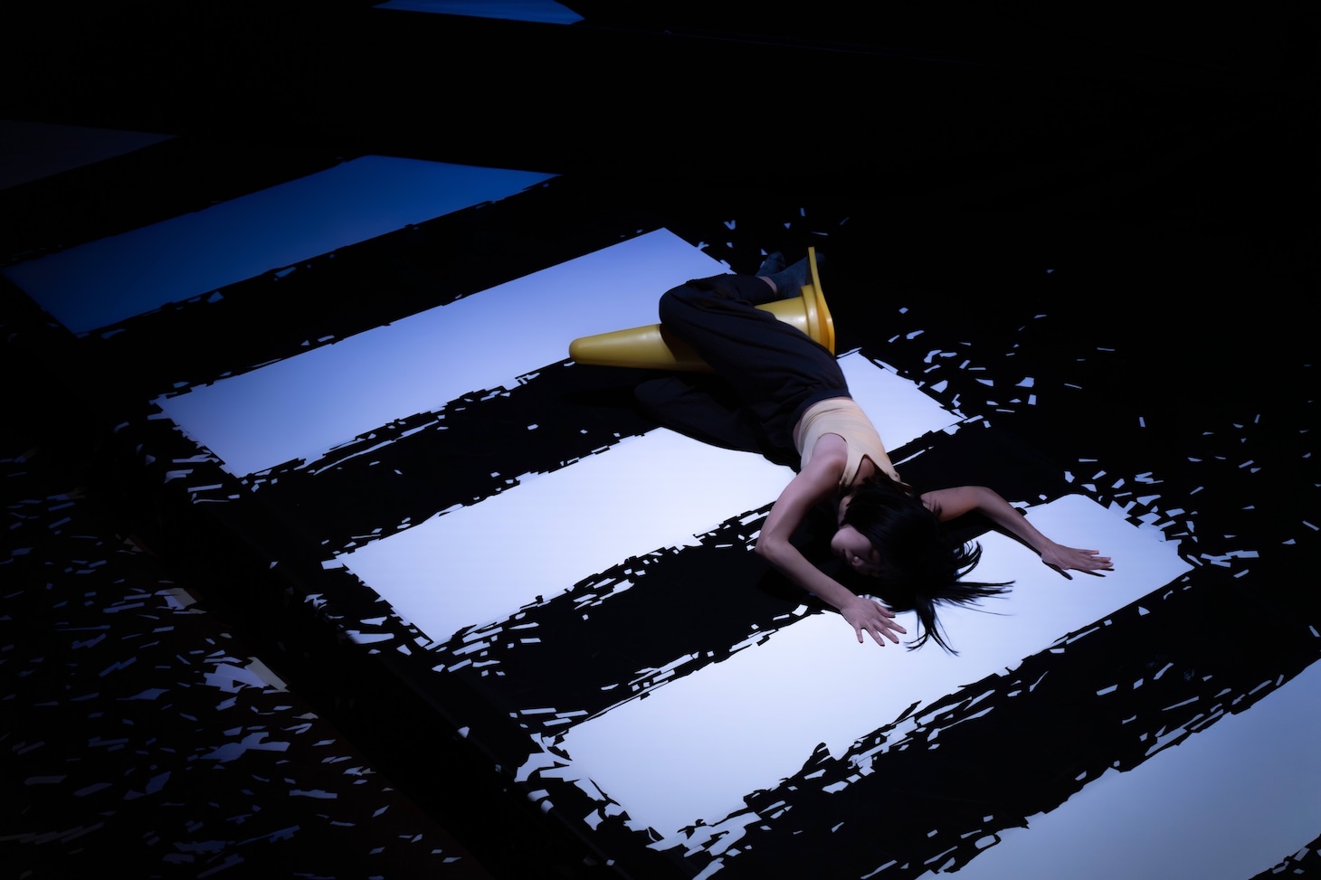 「In the Distance: 距離之中」より。