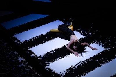 「In the Distance: 距離之中」より。