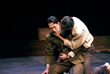 劇団印象-indian elephant- 第33回公演「藤田嗣治～白い暗闇～」より。（撮影：菅原康太）