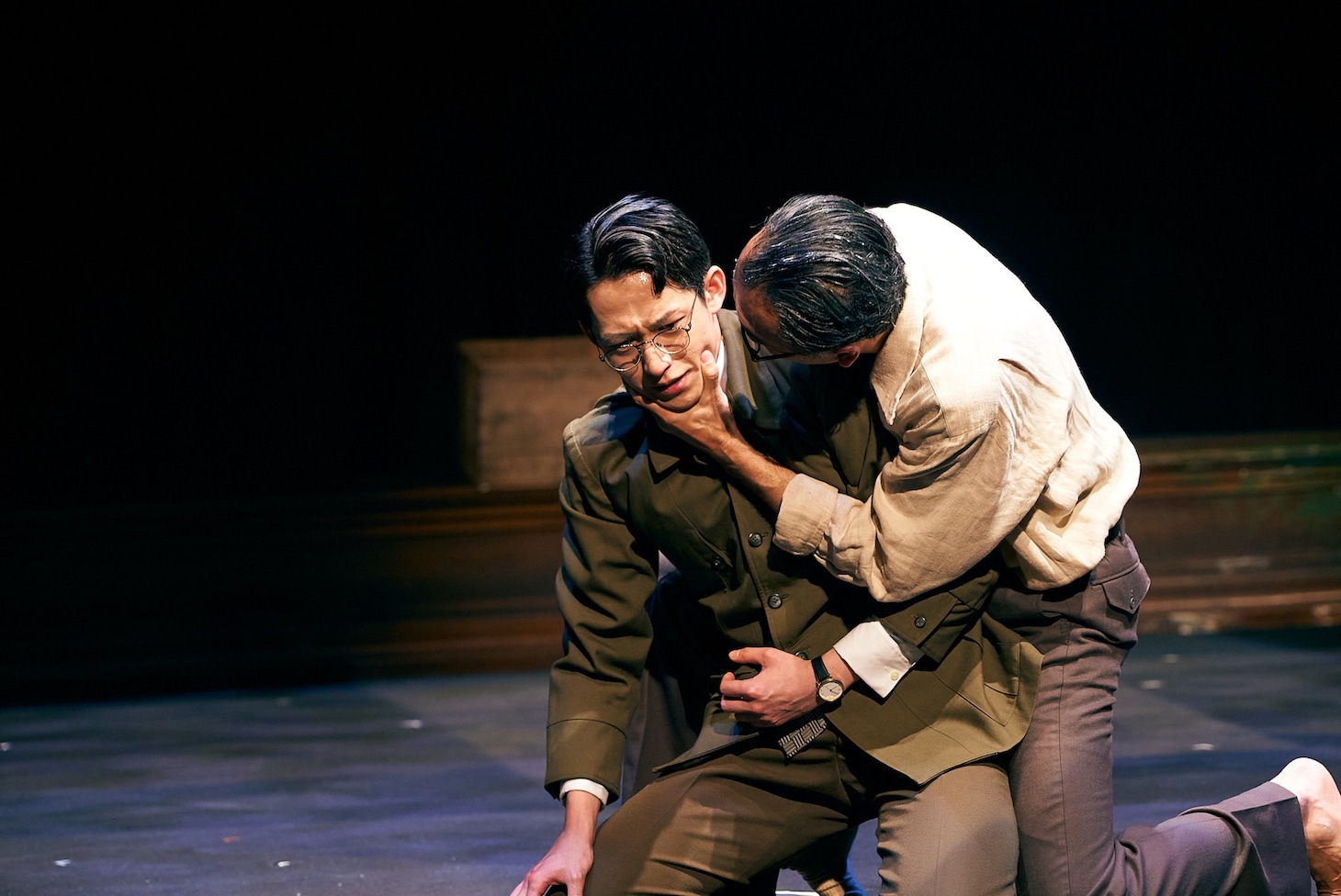 劇団印象-indian elephant- 第33回公演「藤田嗣治～白い暗闇～」より。（撮影：菅原康太）