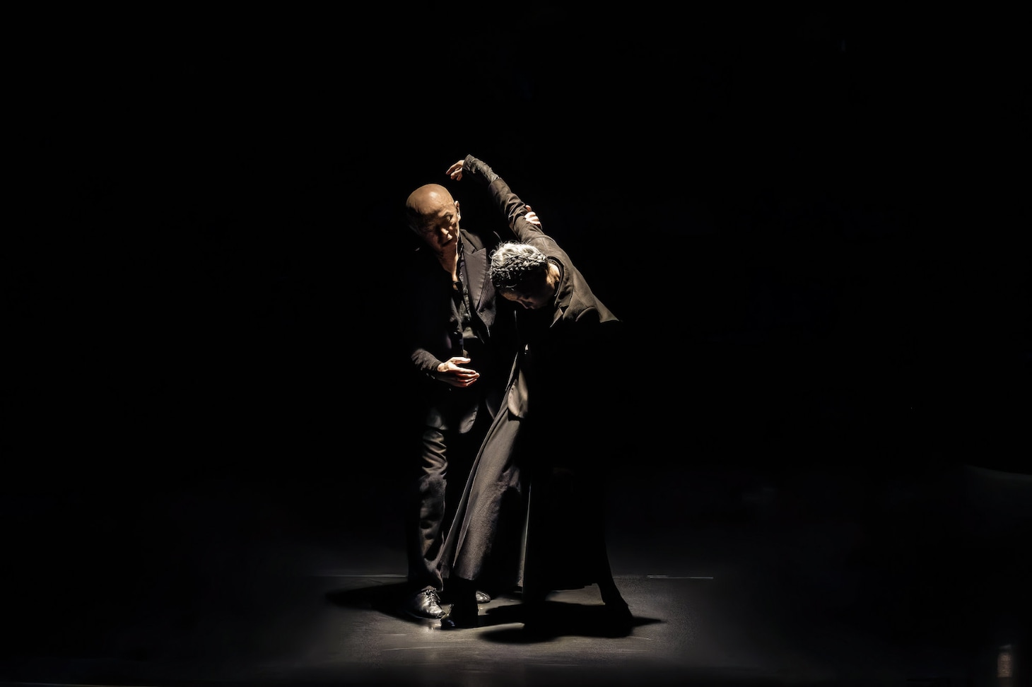 アップデイトダンスNo.118「インダストリアル ブック」より。（Photo by Akihito Abe）