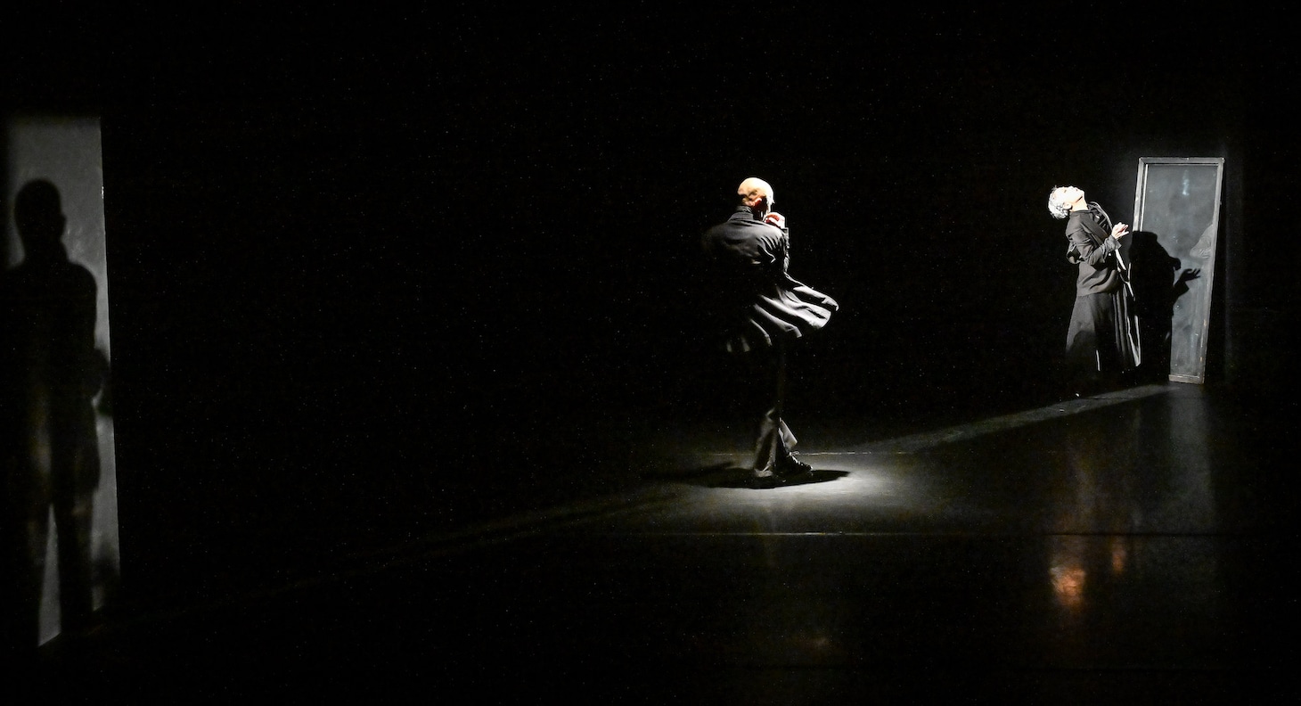 アップデイトダンスNo.118「インダストリアル ブック」より。（Photo by Akihito Abe）