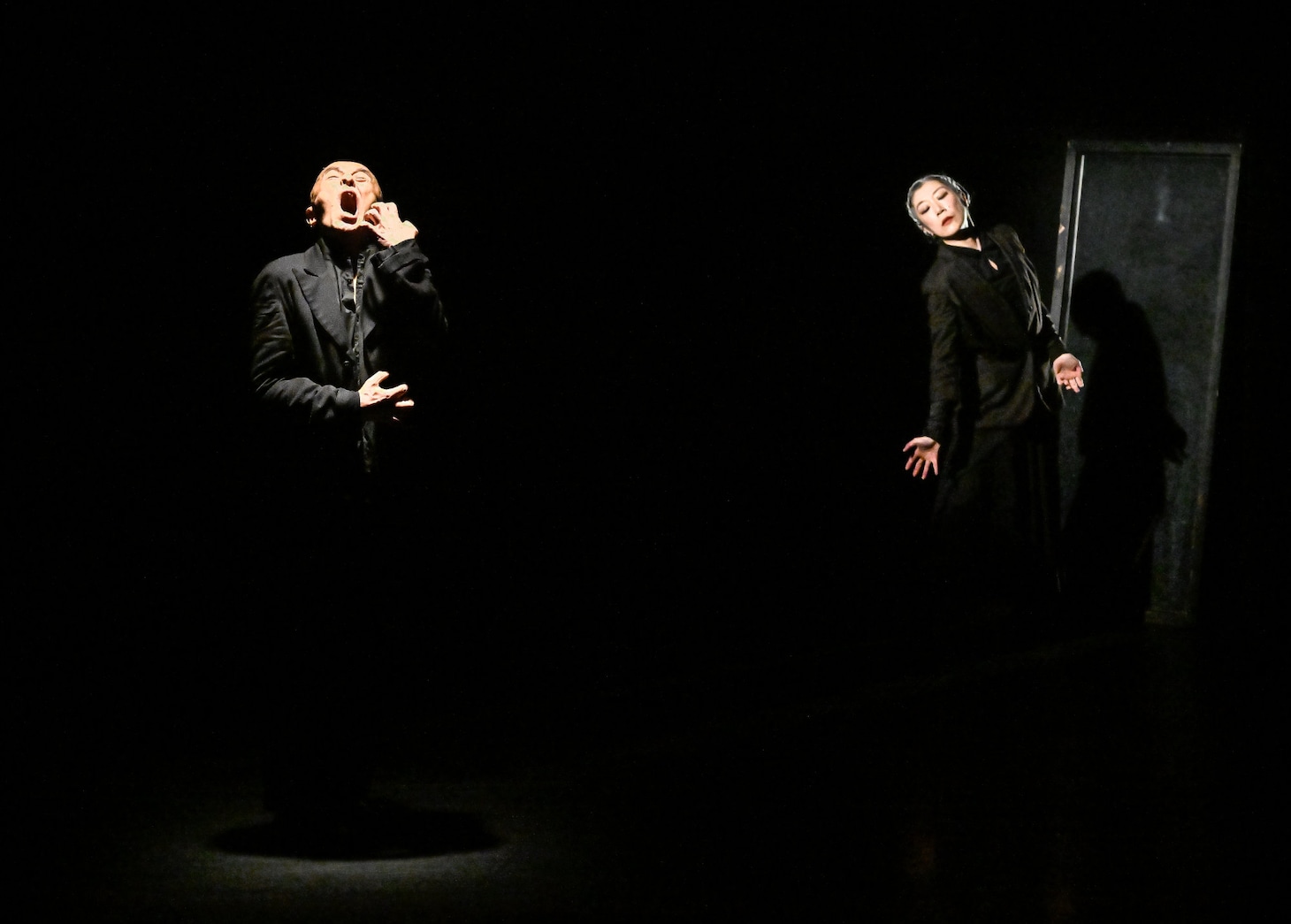 アップデイトダンスNo.118「インダストリアル ブック」より。（Photo by Akihito Abe）