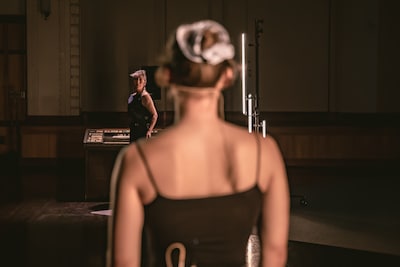 「向井山朋子WE ARE THE HOUSE: パフォーマンス」より。（Photo by Yoshikazu Inoue）