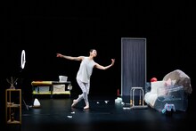 酒井はな×岡田利規「ジゼルのあらすじ」初演の様子。（提供：愛知県芸術劇場）©︎HATORI Naoshi