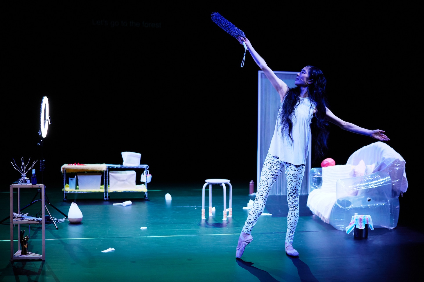 酒井はな×岡田利規「ジゼルのあらすじ」初演の様子。（提供：愛知県芸術劇場）©︎HATORI Naoshi