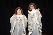 ミュージカル「天使にラブ・ソングを～シスター・アクト～」囲み取材より。左から森公美子、彩風咲奈。